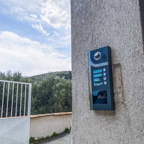 Installation visiophone collectif à Falicon Alpes-Maritimes