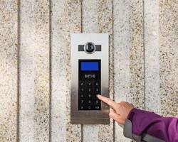 Pose d'un interphone vidéo digicode