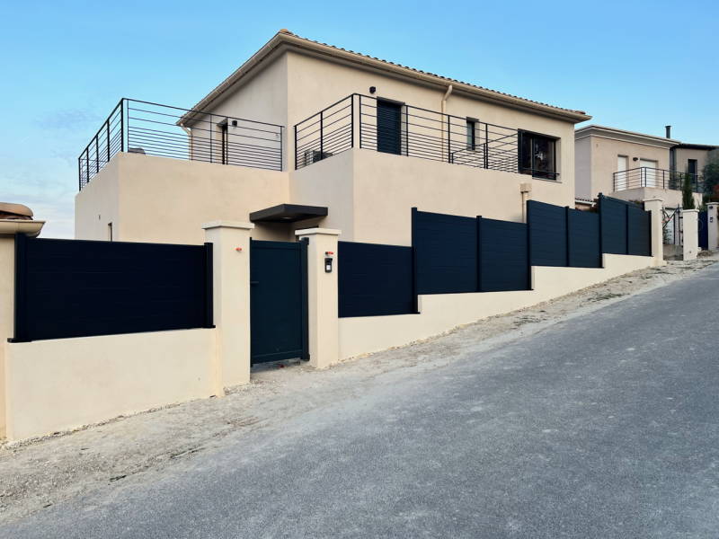 Installation de deux pergolas bioclimatique et clôture avec portillon avec visiophone à Antibes en Alpes-Maritimes 06